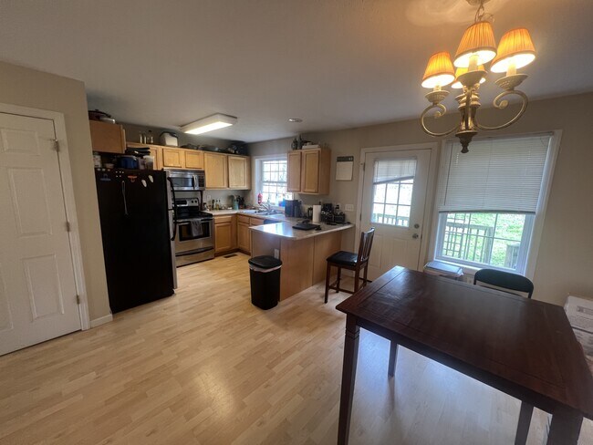 1460 Bergamont St in Morgantown, WV - Building Photo - Building Photo