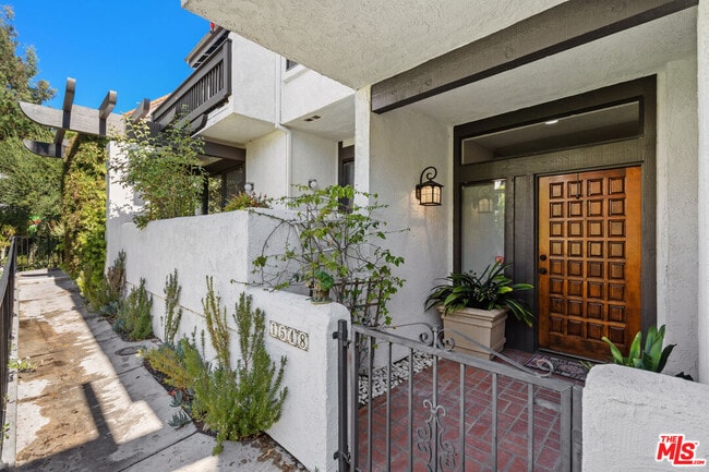 1548 Michael Ln in Los Angeles, CA - Building Photo - Building Photo