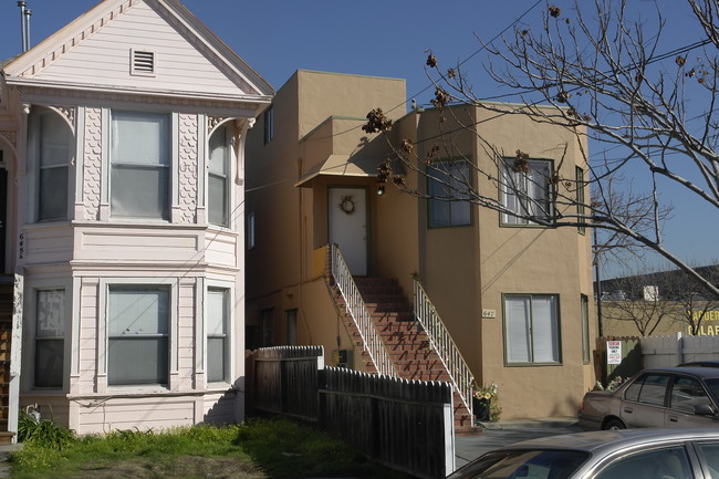 647 Taylor Ave in Alameda, CA - Foto de edificio - Building Photo