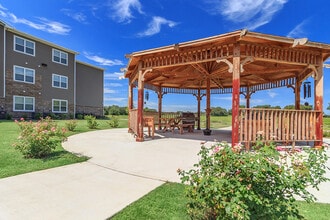 Hunter's Chase Senior Apartments in Rockdale, TX - Building Photo - Building Photo