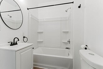 457 Ahnaip St in Menasha, WI - Building Photo - Building Photo