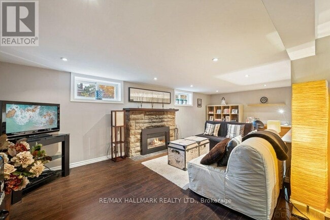 property at 4 Four Oaks Gate