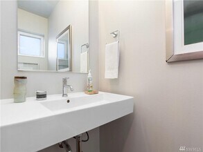 12516 15th Ave NE in Seattle, WA - Building Photo - Building Photo