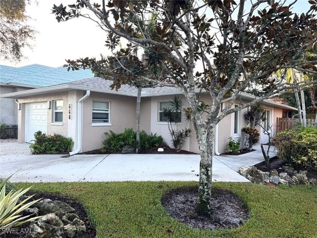 668 95th Ave N in Naples, FL - Building Photo - Building Photo