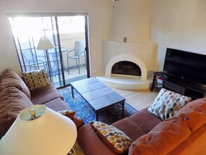 10410 N Cave Creek Rd in Phoenix, AZ - Building Photo - Building Photo
