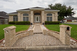 1309 Summerfield Ln in Harlingen, TX - Building Photo