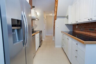 6 Partridge Ct in Simsbury, CT - Building Photo - Building Photo