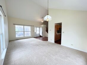 2006 Aspen Dr in Woodstock, IL - Building Photo - Building Photo