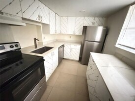 2800 NW 56th Ave in Lauderhill, FL - Building Photo