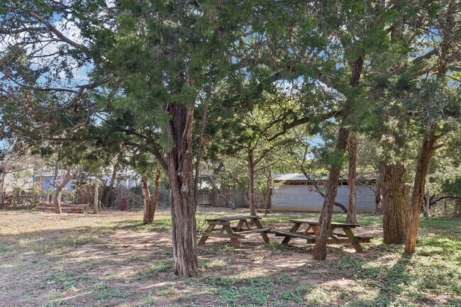 385 Alta Vista Dr in Bastrop, TX - Building Photo - Building Photo