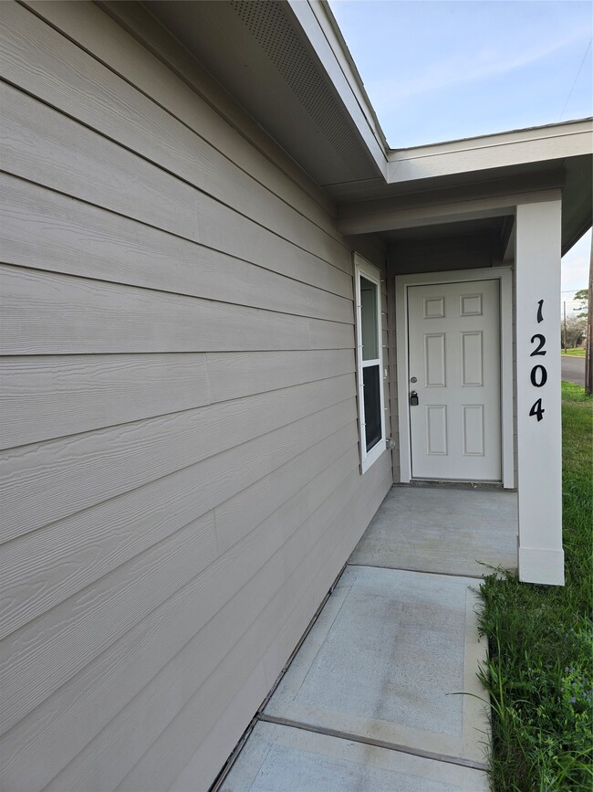 1204 Daniel St in Baytown, TX - Building Photo - Building Photo