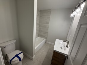 129 Mott St in Trenton, NJ - Building Photo - Building Photo