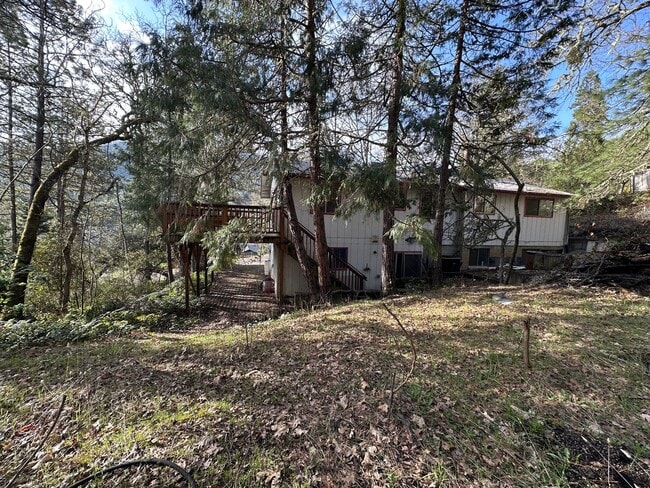 110 Canyon View Dr in Canyonville, OR - Building Photo - Building Photo