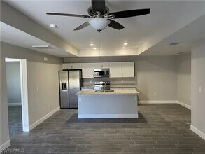 2328-2330 Park Rd in Lehigh Acres, FL - Foto de edificio - Building Photo