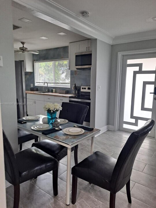 2242 Polk St in Hollywood, FL - Building Photo