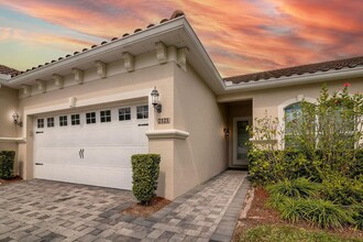 2121 Painter Ln in Kissimmee, FL - Foto de edificio - Building Photo