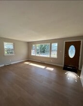 1951 Elmwood Dr E in Quincy, IL - Building Photo - Building Photo