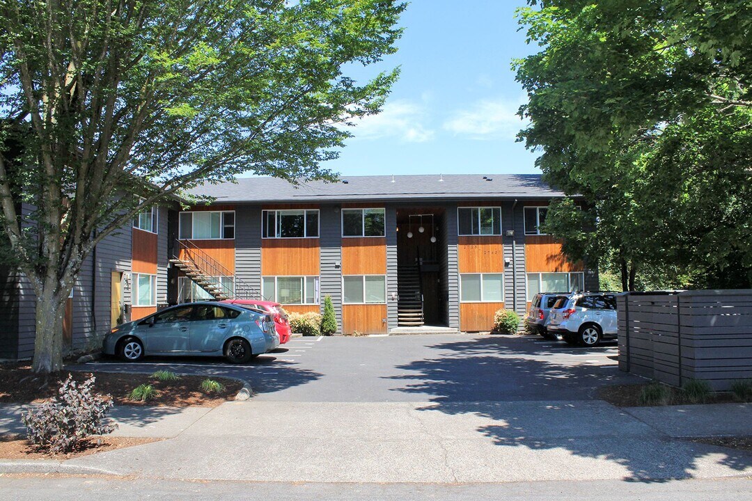 2725-2743 SE Taylor St in Portland, OR - Building Photo