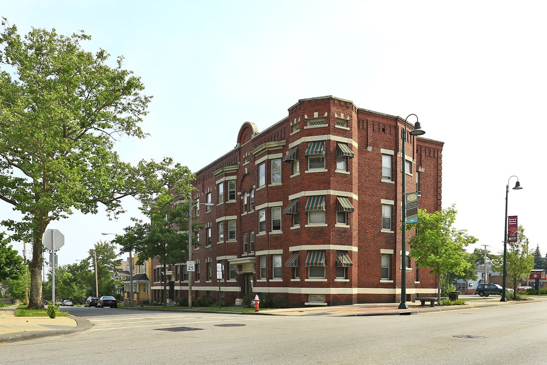 Harp Apartments in Cleveland, OH - Building Photo