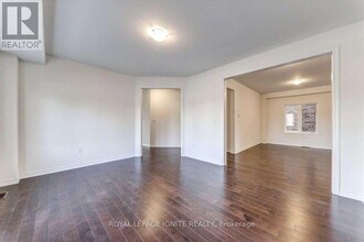 216 Doug Finney St in Oshawa, ON - Building Photo - Building Photo