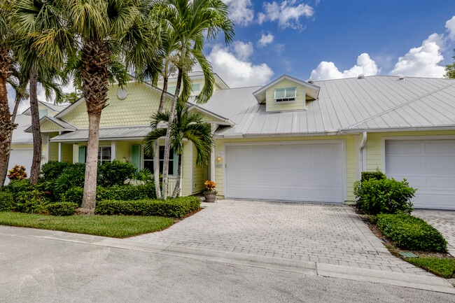 property at 427 Pineapple Sq SW