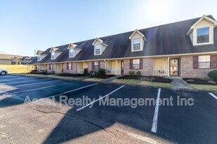 928 Chip Cove Ln in Knoxville, TN - Building Photo