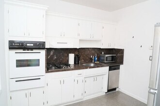 215 Antilla Ave in Coral Gables, FL - Building Photo - Building Photo