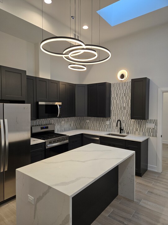 2909 N Milwaukee Ave, Unit 2 in Chicago, IL - Building Photo