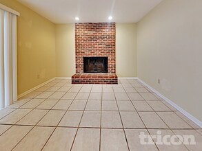 610 Oakmoss Dr in Brandon, FL - Foto de edificio - Building Photo