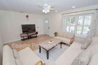 279 Maple Rd in Thousand Oaks, CA - Building Photo - Building Photo