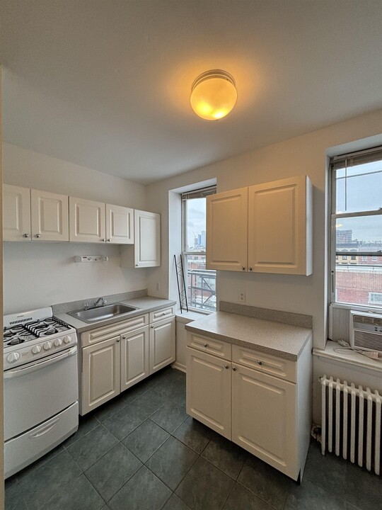 118 Adams St in Hoboken, NJ - Building Photo