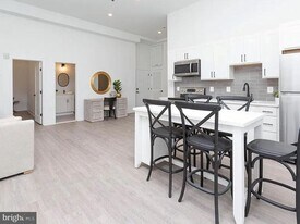 211 St Paul St in Baltimore, MD - Building Photo