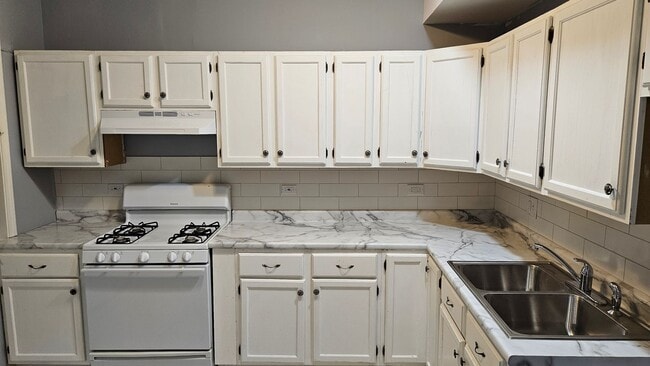 4730 N St Louis Ave in Chicago, IL - Building Photo - Building Photo