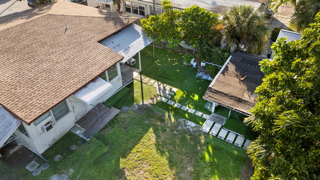 1165 SW 12th St in Miami, FL - Building Photo - Building Photo