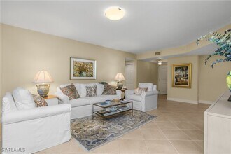 7225 Pelican Bay Blvd in Naples, FL - Building Photo - Building Photo