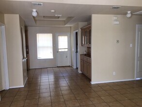 819 N Cross Ln, Unit 4 in Edinburg, TX - Foto de edificio - Building Photo