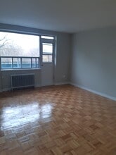 Sandalwood Manor in Toronto, ON - Building Photo - Building Photo