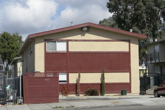 2309 98th Ave in Oakland, CA - Foto de edificio - Building Photo