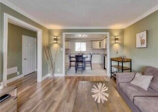 221 Maplegrove Av in Bradford, ON - Building Photo - Building Photo