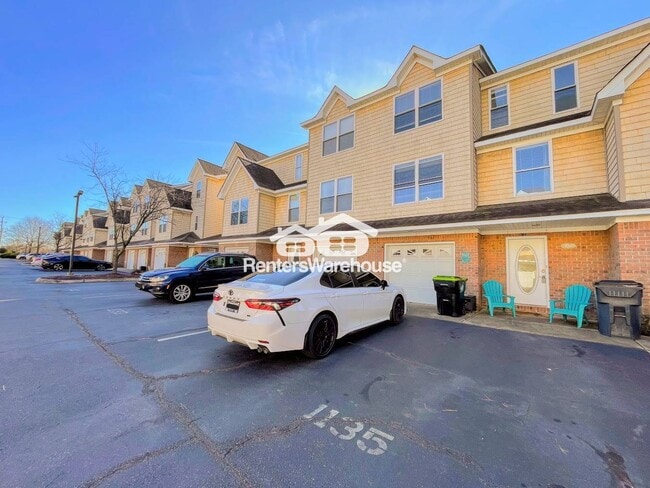 1135 Arlynn Ln in Virginia Beach, VA - Building Photo - Building Photo