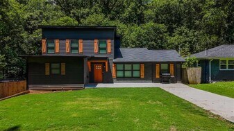 2225 Sargent Pl SE in Atlanta, GA - Building Photo