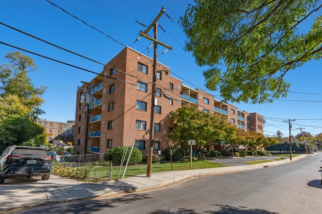 Cleveland House in Arlington, VA - Building Photo - Building Photo