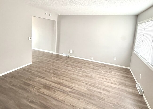 5438 N Division St in Davenport, IA - Building Photo - Building Photo