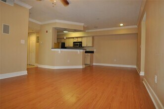 725 Crest Pines Dr in Orlando, FL - Building Photo - Building Photo