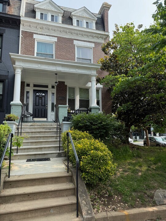 1501 Buchanan St NW in Washington, DC - Foto de edificio