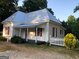 164 Glenn Carrie Rd in Hull, GA - Building Photo