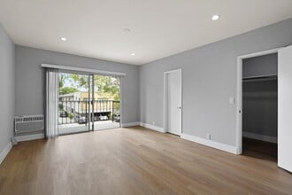 617 N Sweetzer Ave in West Hollywood, CA - Foto de edificio - Building Photo