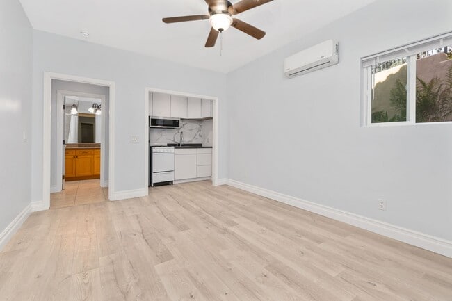 143 Avenida Caballeros in San Clemente, CA - Building Photo - Building Photo