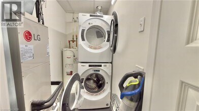 103 Roger St in Waterloo, ON - Building Photo - Building Photo