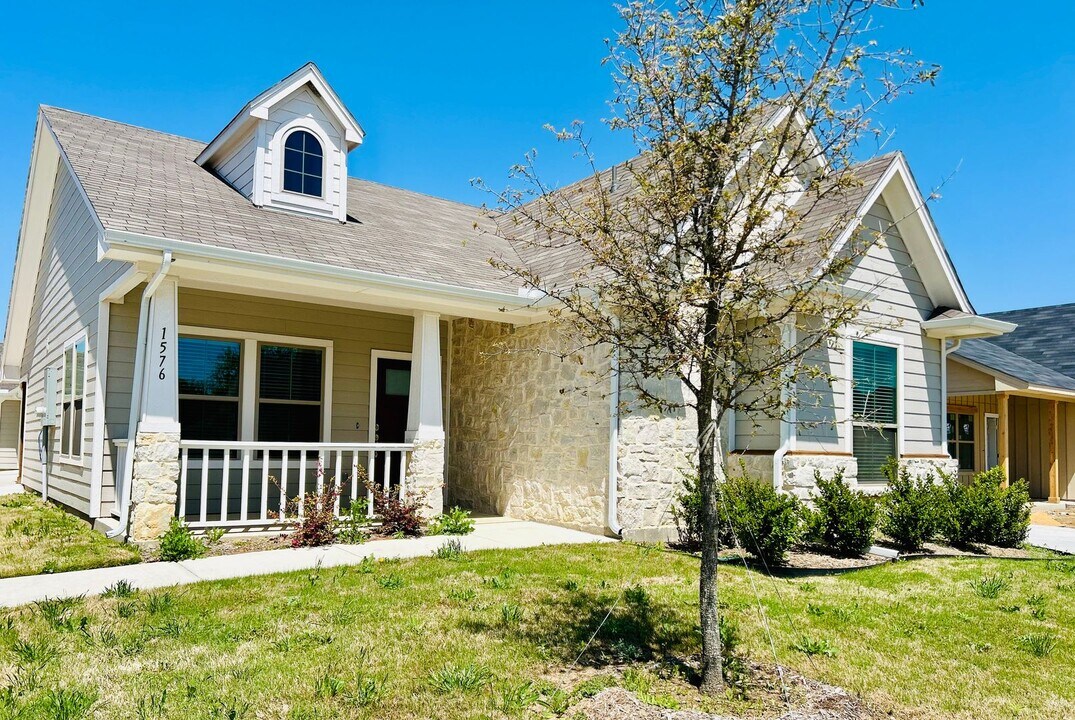 1576 Reverie Rd in Burleson, TX - Building Photo